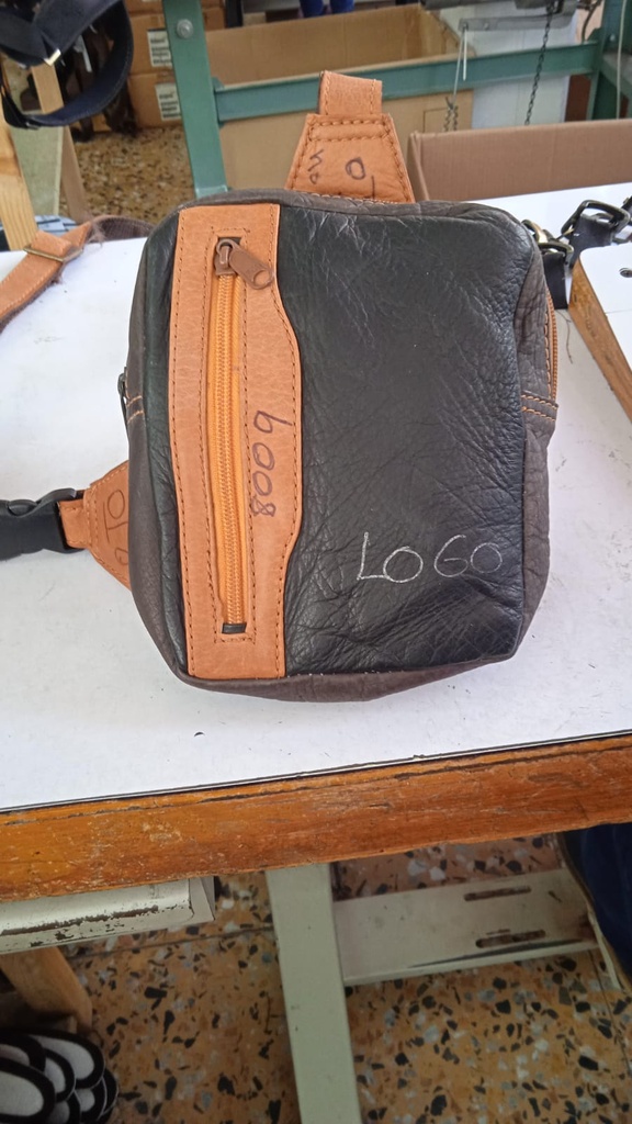 8009 BOLSO EN CUERO